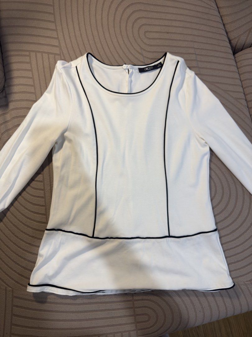 G2000 top (Category: Blouses) located in Manila. Submitted by shentrendsph (Listing ID 1459853091, Image 1). Description: Small to medium.