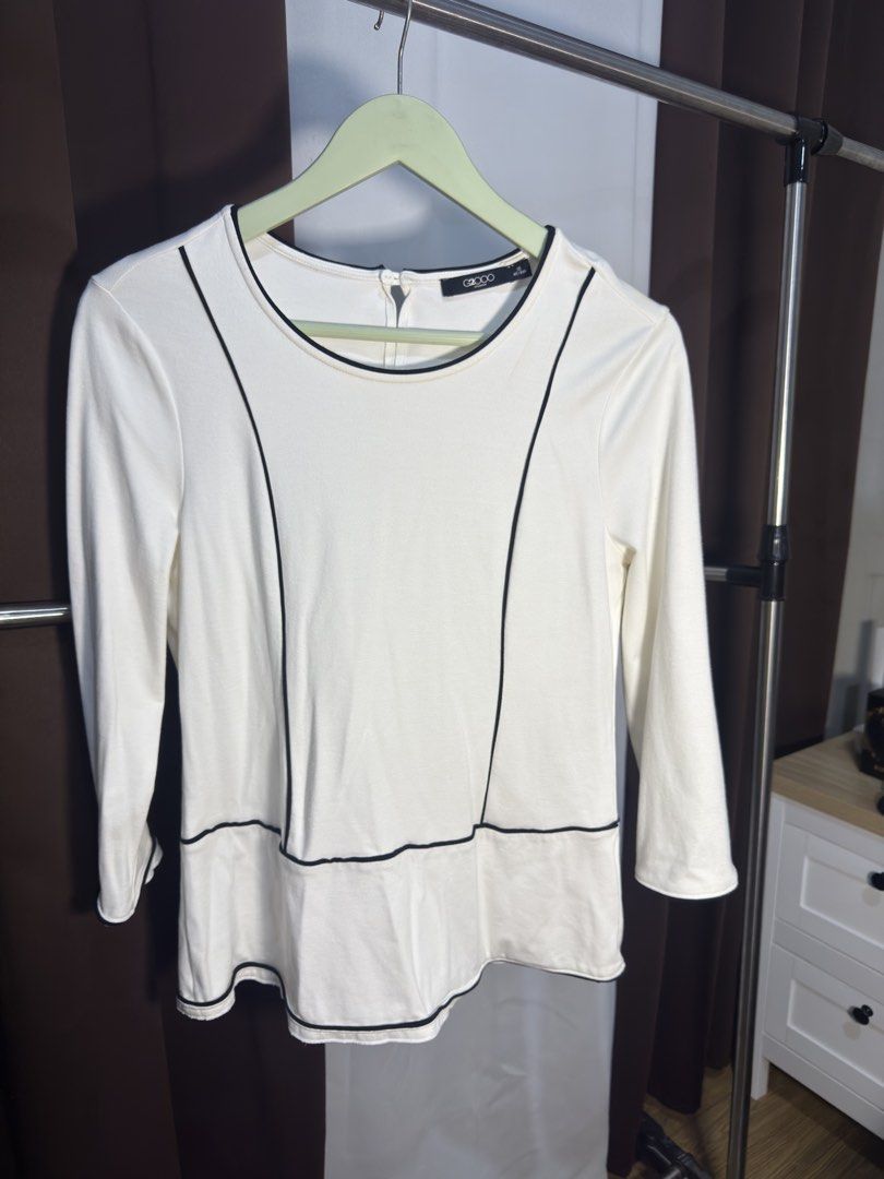 G2000 top (Category: Blouses) located in Manila. Submitted by shentrendsph (Listing ID 1459853091, Image 3). Description: Small to medium.