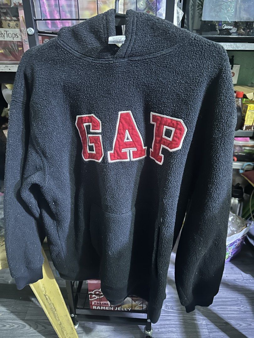 GAP Fleece Hoodie Pullover Size L (Category: Babies & Kids Fashion) located in Manila. Submitted by edgiedge (Listing ID 1459866967, Image 2). Description: - GAP Black Fleece Hoodie - Size: Large (L) - Classic red and white GAP logo on front - Material: 100% Polyester - Ideal for casual wear - Please check photos for condition details - 8-12 years old ₱50 📍Tondo, Manila.