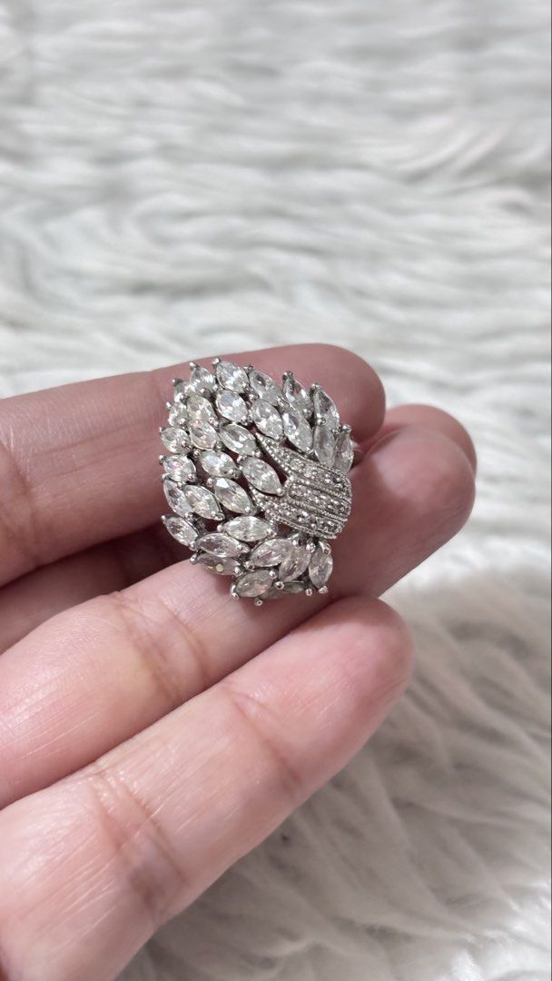 Geometric Zirconia Ring (Category: Rings) located in Paranaque City. Submitted by dalle_closet (Listing ID 1459725194, Image 3). Description: ang pretty nito size: 8.
