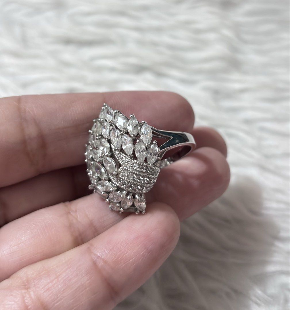 Geometric Zirconia Ring (Category: Rings) located in Paranaque City. Submitted by dalle_closet (Listing ID 1459725194, Image 2). Description: ang pretty nito size: 8.