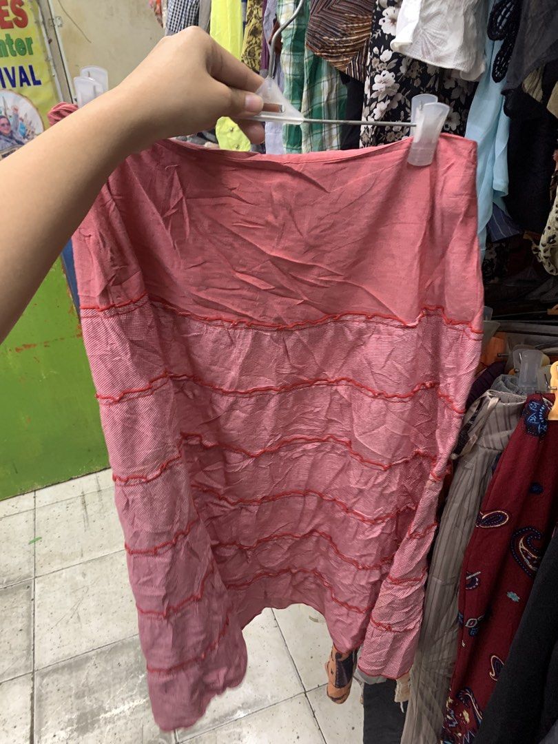Gingham Coquette Red Skirt (Category: Skirts) located in Kabankalan. Submitted by leans_closet (Listing ID 1459805028, Image 1). Description: S-petite med.