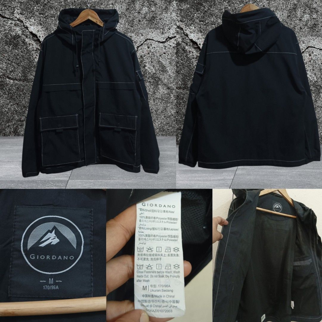 GIORDANO Black Hooded (Category: Coats, Jackets and Outerwear) located in Calatagan. Submitted by lyvertabora (Listing ID 1459707627, Image 1). Description: DIMENSION:L-27 W-22.5 COLORATE:9.7/10 Excellent condition .