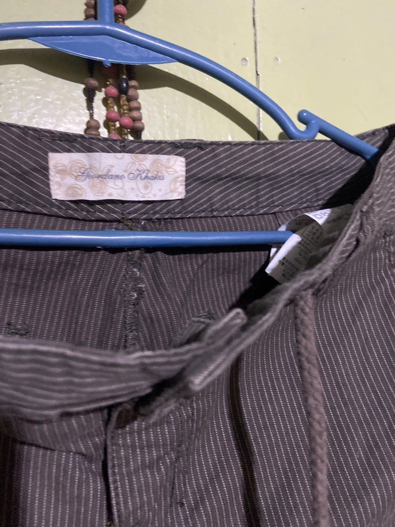 Giordano Khakis Striped Cropped Pants (Category: Other Bottoms) located in Tarlac. Submitted by pangz0918 (Listing ID 1459809418, Image 2). Description: - Giordano Khakis cropped pants - Color: Grey with thin white pinstripes - Features: Drawstring waist for adjustable fit - Style: Cropped length, wide leg opening - Material: 100% Cotton - Ideal for: Casual wear.