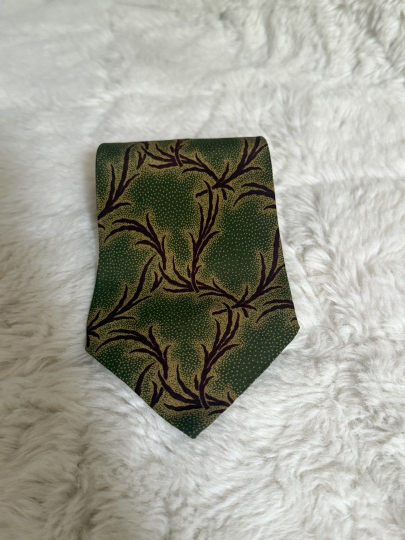 Giorgio Armani Cravatte Neck Tie Pure Silk (Category: Luxury Accessories) located in Cavite. Submitted by _solidolo (Listing ID 1459822467, Image 1). Description: .