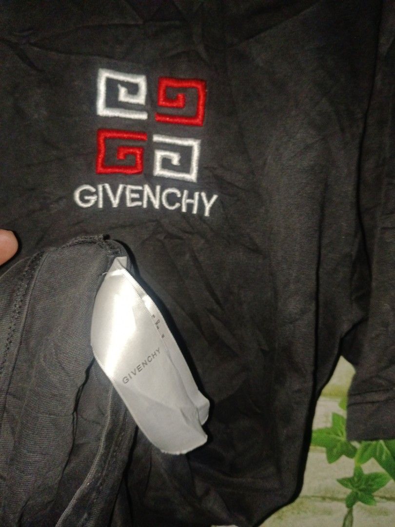 Givenchy Black T-shirt with Logo (Category: Tshirts & Polo Shirts ) located in Carcar. Submitted by rolandobac92675 (Listing ID 1459746077, Image 3). Description: - Authentic Black Givenchy T-shirt - Features iconic embroidered Givenchy logo on chest - Made from soft, comfortable fabric - Relaxed fit, perfect for casual outings.