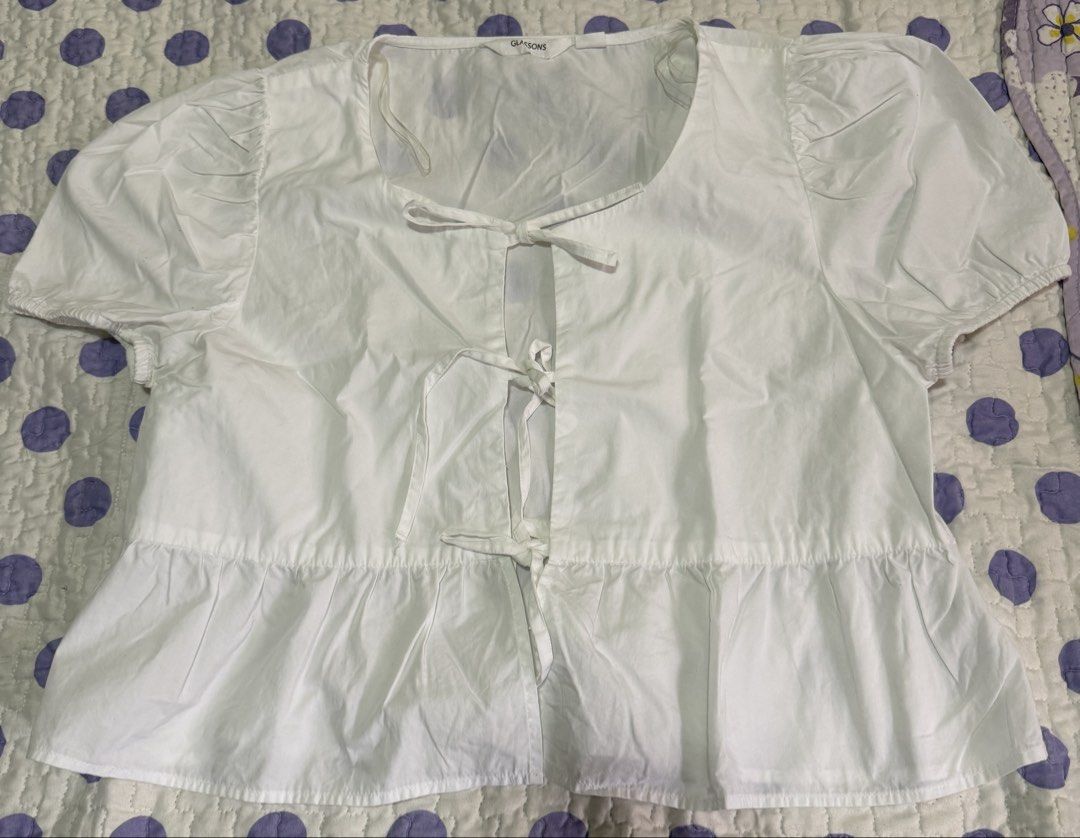 Glassons White Tie Front Peplum Top Size 12 (Category: Sleeveless) located in Muntinlupa City. Submitted by abbeyyoj (Listing ID 1459761212, Image 1). Description: -Like new - White tie-front top from Glassons - Peplum hem with short puff sleeves - Ties at the front with cute little bows - Size 12 - Made in India - Versatile for casual or dressed-up looks.