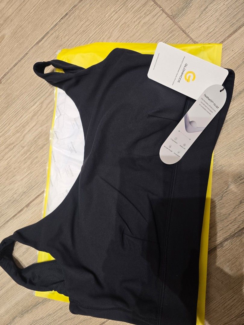 Glowmode Featherscuplt Sports Bra (Category: Activewear) located in Pasig City. Submitted by decuckoo (Listing ID 1459812301, Image 2). Description: XL but fits XXL brand new from Glowmode (size chart attached) rfs: wrong size .