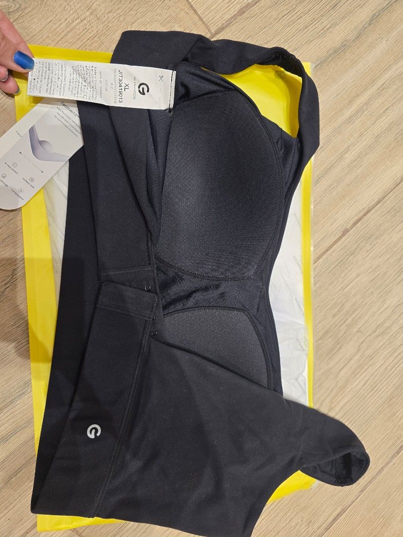 Glowmode Featherscuplt Sports Bra (Category: Activewear) located in Pasig City. Submitted by decuckoo (Listing ID 1459812301, Image 3). Description: XL but fits XXL brand new from Glowmode (size chart attached) rfs: wrong size .