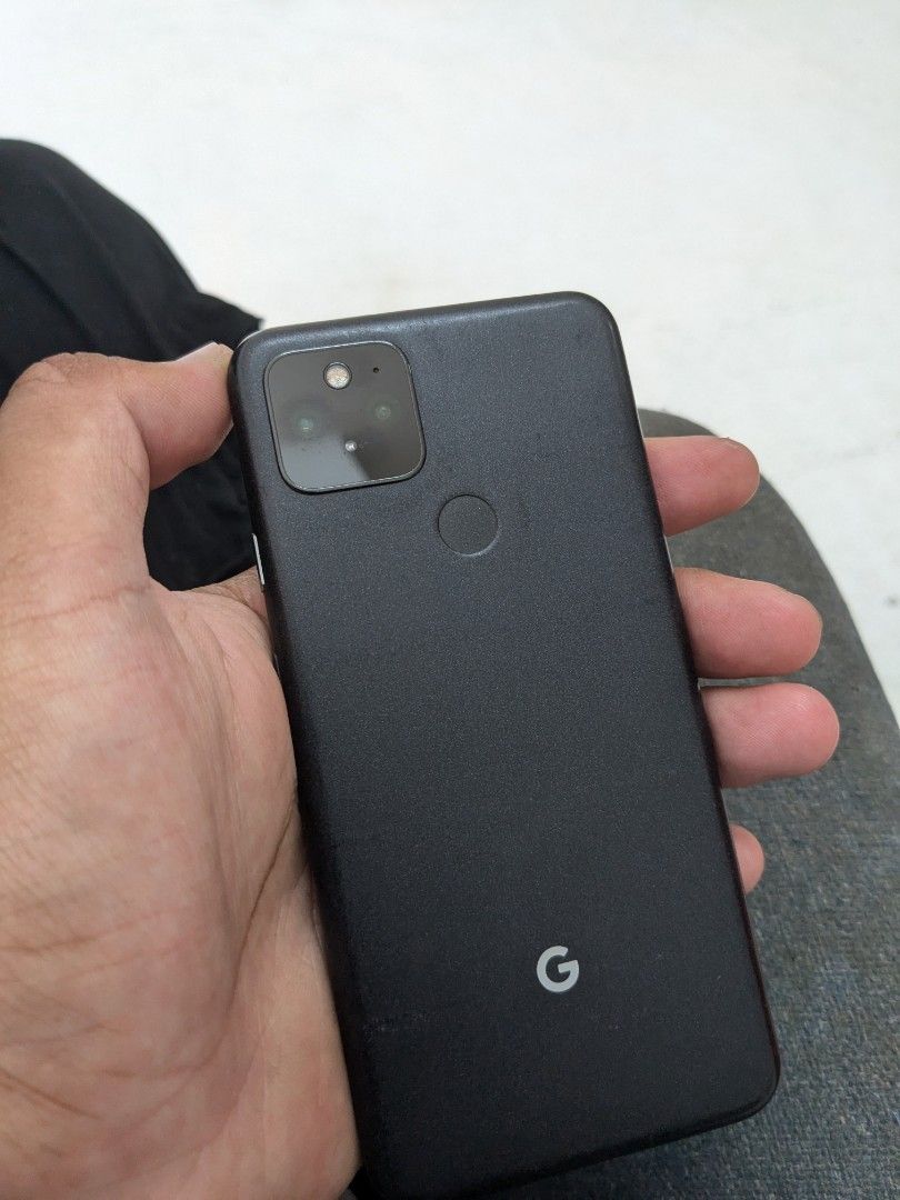 Google Pixel 5 (Category: Google Pixel) located in Kuala Lumpur. Submitted by fadhilx (Listing ID 1459716321, Image 2). Description: - Google Pixel 5 - 128GB Storage - Color: Black - Classic Pixel design with a matte finish back - Compact and comfortable to hold - Ideal for a pure Android experience and great photography - Meetup available in Kuala Lumpur.