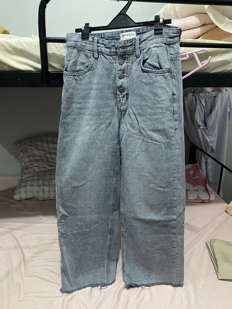 Gray straight jeans (Category: Jeans) located in Manila. Submitted by kate________ (Listing ID 1459808886, Image 1). Description: has one missing button perfect for a 5ft-ish girl!.