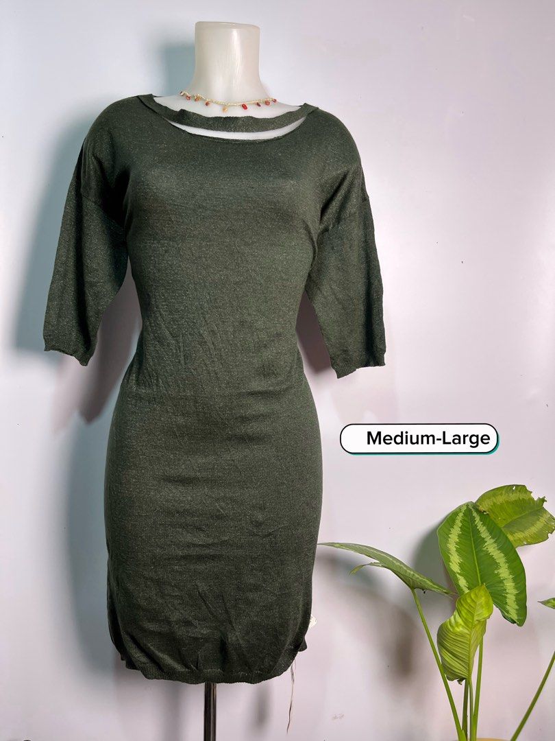 Green Gliterry Long Knitted Dress (Category: Dresses) located in Mexico. Submitted by amaya_thriftstore (Listing ID 1459807979, Image 1). Description: Fabric: Soft Knit / Jersey Knit Blend Color: Army Green / Olive Design: 3/4 Sleeve Bodycon Knit Dress with Keyhole Cutout sa Neckline Fit: Body-hugging, stretchy, knee-length Size: Medium-Large Vibes: Minimalist, Casual-chic, Effortless everyday.