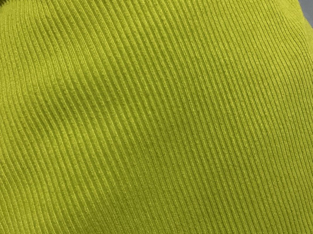 Green Tube Dress (Category: Dresses) located in Manila. Submitted by ilovecheesyramen (Listing ID 1459832274, Image 2). Description: 🪩 used once! 🪩 can be used as a tube top or pencil skirt! 🪩 rfs: decluttering 🪩 size S-M, stretchable material!.
