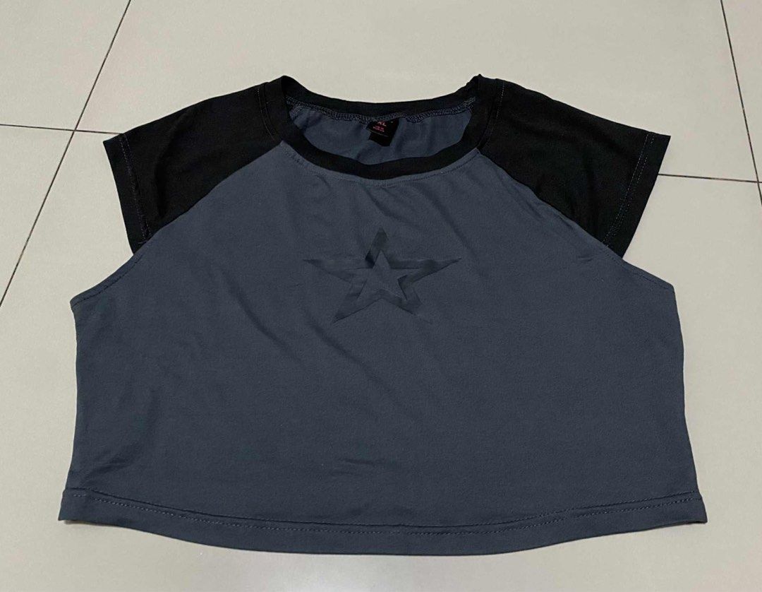 Grey & Black Raglan Star Crop Top (Category: Shirts) located in Cainta. Submitted by mrdlpr (Listing ID 1459895405, Image 1). Description: Grey & Black Raglan Star Crop Top - size: L-XL - cropped RFS: decluttering ‼️ CHECK PROFILE FOR MORE LOW PRICED CLOTHES FOR DECLUTTERING‼️.
