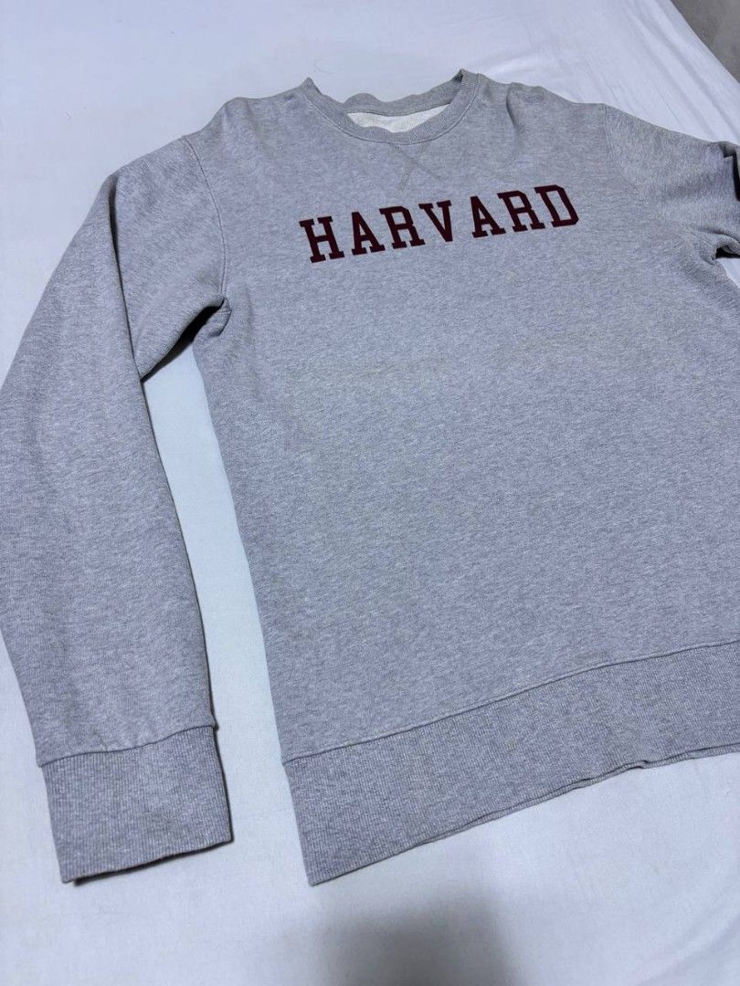 Grey Harvard University Crewneck Sweatshirt (Category: Coats, Jackets and Outerwear) located in Pasig City. Submitted by heneralsupremo1892 (Listing ID 1459694638, Image 3). Description: - Grey sweatshirt with 'HARVARD' in maroon print - Classic crewneck design - Ribbed cuffs and hem for a snug fit - Comfortable and casual, ideal for everyday wear - Features a small red tag on the side - Authentic and Legit❗ - Very Good Condition/ Almost New 🔥 -