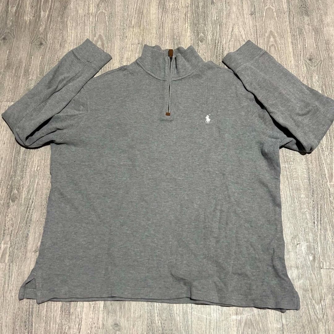 Grey Quarter Zip long sleeve (Category: Formal Shirts) located in Paranaque City. Submitted by raphaeldleon (Listing ID 1459736465, Image 1). Description: Good Condition Size - 26" by 23.5".
