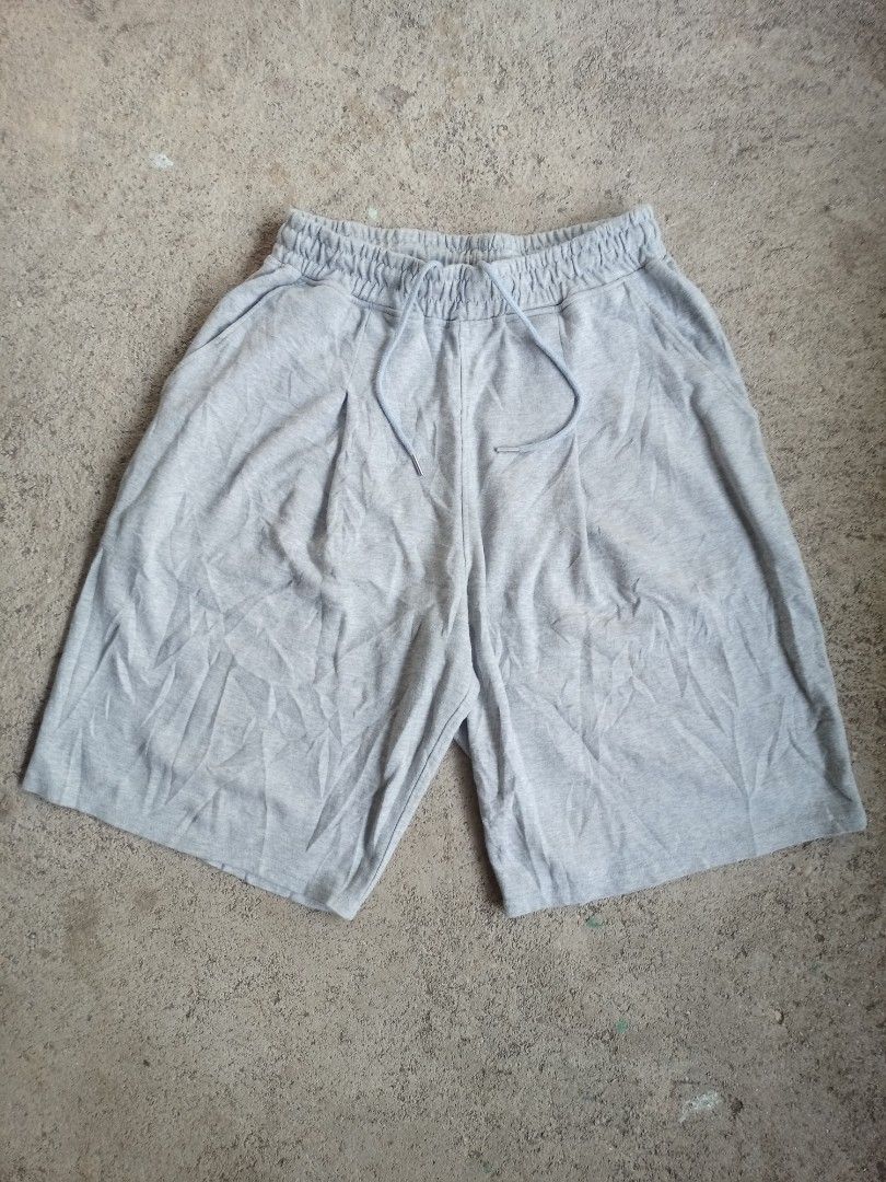 Grey Sweat Shorts with Drawstring Waist (Category: Shorts) located in Banga. Submitted by its.zayn11e (Listing ID 1459715182, Image 1). Description: - Comfy grey sweat shorts - Elastic waistband with drawstring - Two side pockets - One back pocket (right side) - Ideal for lounging and casual wear - Easy to pair with t-shirts or hoodies.
