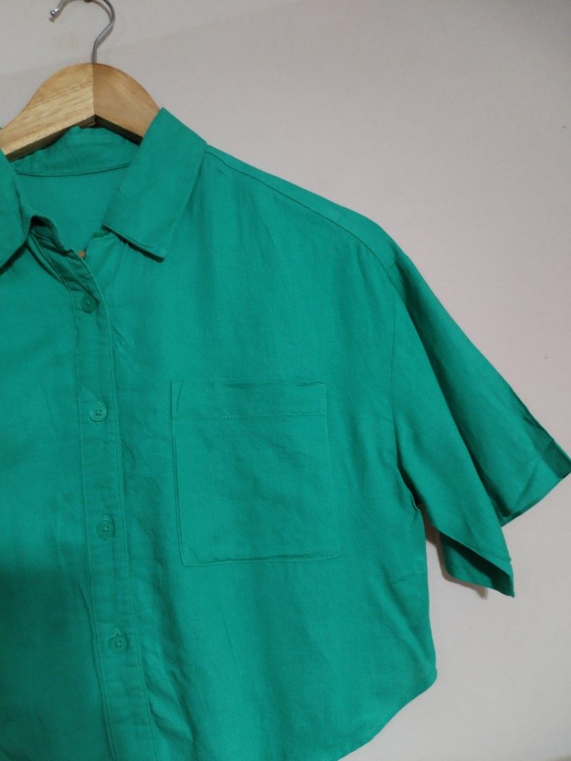 Gu by uniqlo croptop (Category: Blouses) located in Lucena. Submitted by styleddsc (Listing ID 1459894237, Image 3). Description: .
