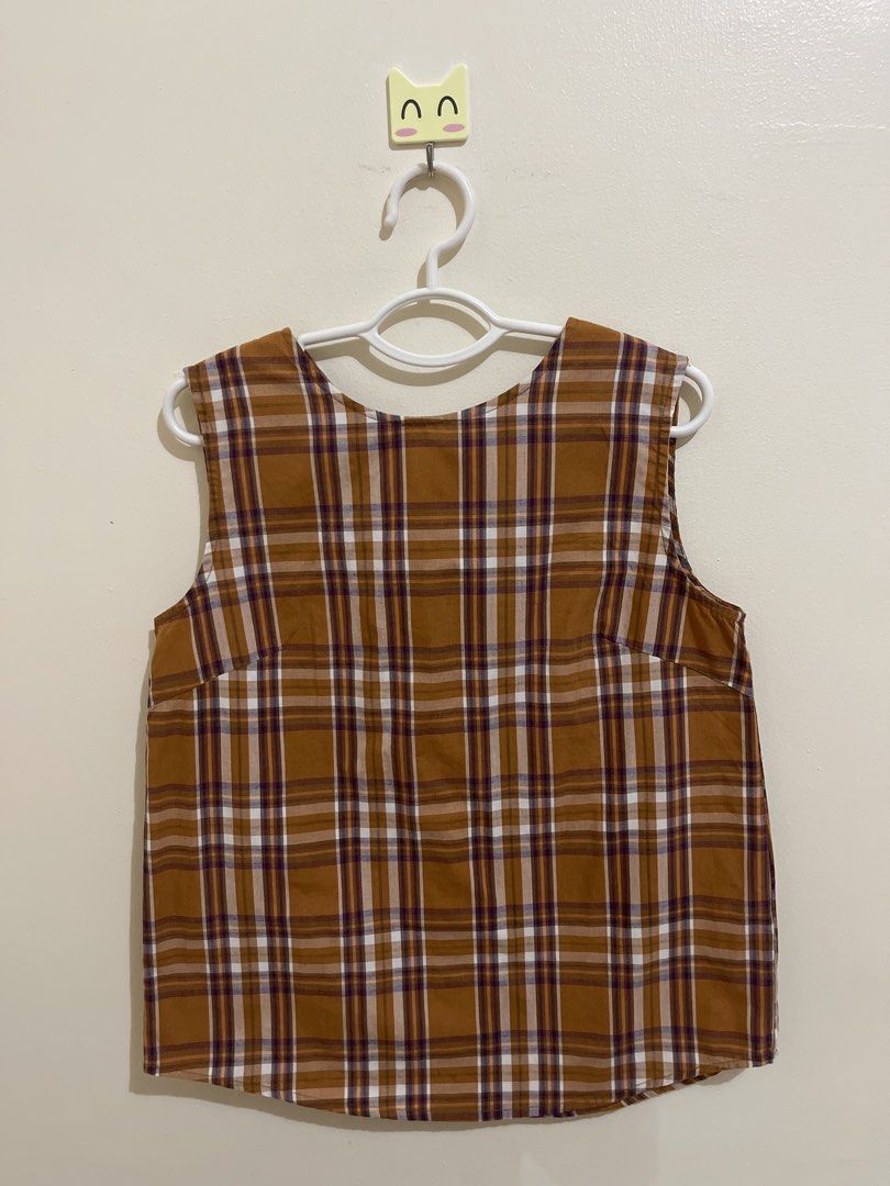 GU Checkered Pattern Sleeveless Cotton Top (Category: Sleeveless) located in San Jacinto. Submitted by lovedbylou.ph (Listing ID 1459793997, Image 1). Description: .