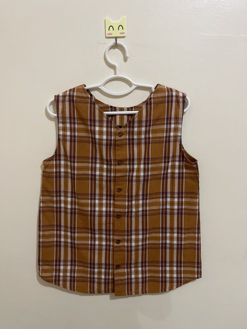 GU Checkered Pattern Sleeveless Cotton Top (Category: Sleeveless) located in San Jacinto. Submitted by lovedbylou.ph (Listing ID 1459793997, Image 2). Description: .