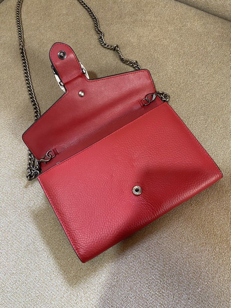 Gucci leather Cross body bag (Category: Cross-body Bags) located in Bayugan. Submitted by reymarcastro56 (Listing ID 1459829078, Image 3). Description: Gucci leather cross body bag Excellent No flaws Sign of usage .