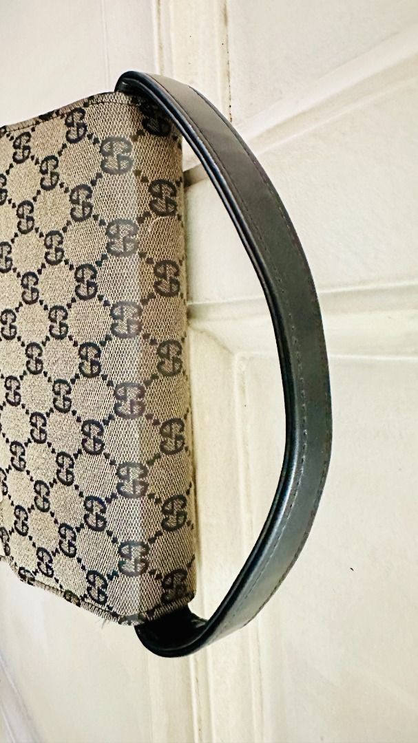Gucci Monogram Canvas Handbag (Category: Luxury Bags & Wallets) located in Cebu City. Submitted by annaincebu (Listing ID 1459829220, Image 2). Description: 👕 ✅ MEASUREMENTS: Length: 8.5 inches Width: 9 inches 📦 DELIVERY: Maxim COD (for within Cebu) or LBC or JRS Express (outside Cebu) ✅ NOTES: Brand: Gucci Material: GG Monogram Canvas & Leather Color: Beige with monogram and Black leather trim Hardware: Silver-tone accent bar with magnetic sna