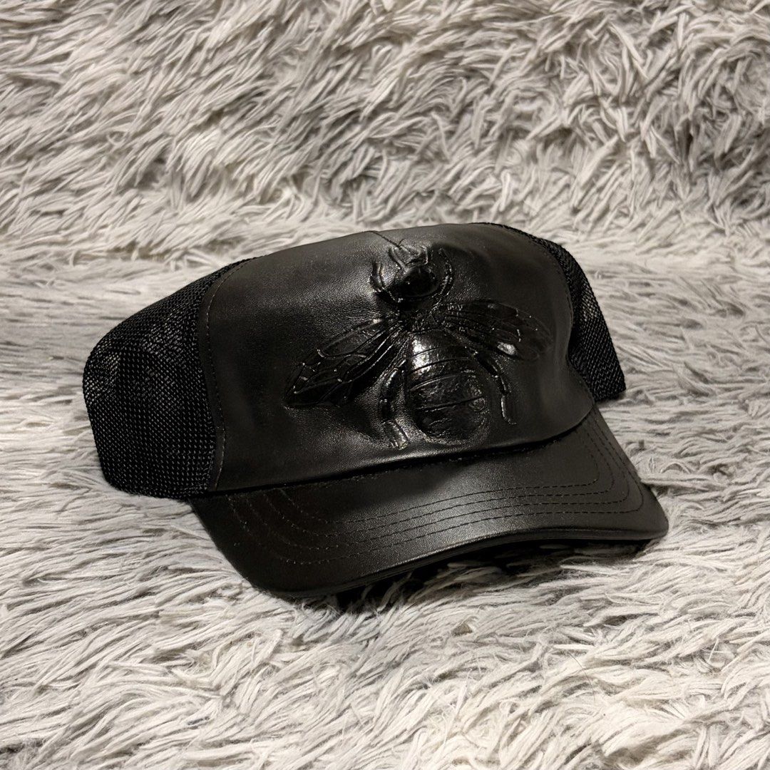 Gucci women’s bee baseball cap (Category: Caps & Hats) located in Santa Rosa. Submitted by paulolazo (Listing ID 1459794024, Image 2). Description: GUCCI BLACK BEE EMBOSSED LEATHER CAP 👑🔥 ULTRA RARE HEAVY FLEX! Full black leather panel na may 3D Embossed Gucci Bee logo, gold Gucci top rivet, complete Italian tags. Sobrang dalang lumabas at lakas ng dating😮‍💨 🏷️ Farfetch Retail Value: £310.00 GBP (~₱23,000+ PHP) 💵 GIVEAWAY STEAL PRICE: ₱1,50