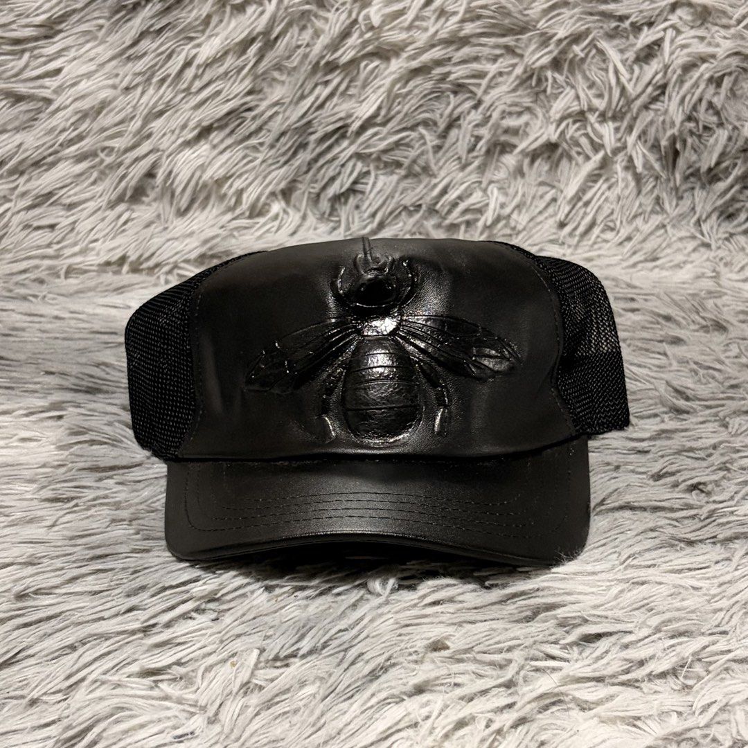 Gucci women’s bee baseball cap (Category: Caps & Hats) located in Santa Rosa. Submitted by paulolazo (Listing ID 1459794024, Image 1). Description: GUCCI BLACK BEE EMBOSSED LEATHER CAP 👑🔥 ULTRA RARE HEAVY FLEX! Full black leather panel na may 3D Embossed Gucci Bee logo, gold Gucci top rivet, complete Italian tags. Sobrang dalang lumabas at lakas ng dating😮‍💨 🏷️ Farfetch Retail Value: £310.00 GBP (~₱23,000+ PHP) 💵 GIVEAWAY STEAL PRICE: ₱1,50