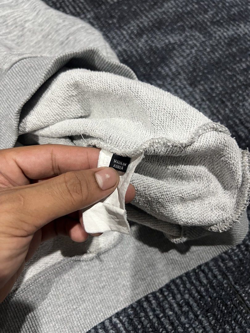 GUESS (Category: Activewear) located in Bacoor. Submitted by basicthrift (Listing ID 1459697509, Image 3). Description: Excellent condition 10/10 color rate Large to xl pasok.
