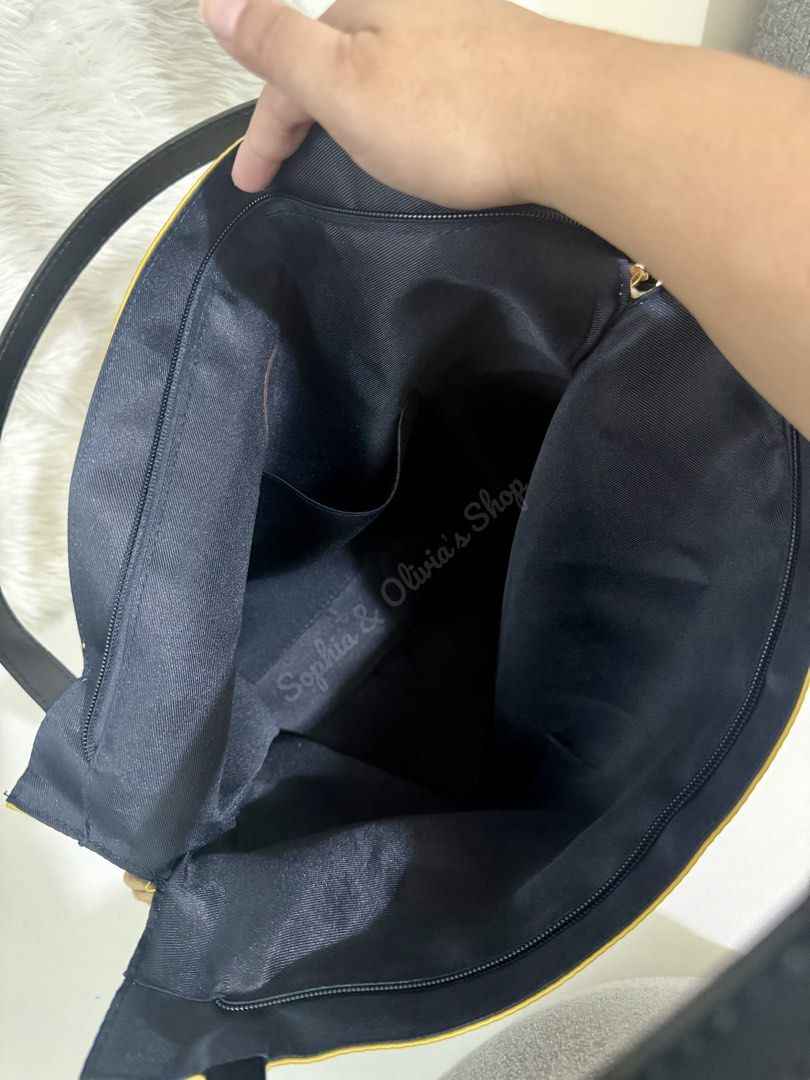GWP hermes silk tote (Category: Tote Bags) located in Pasig City. Submitted by ellaandviashop (Listing ID 1459795509, Image 2). Description: Gift with Purchase Item 📍onhand Pasig 🛵 lalamove/lbc ready ✅ pay today, ship today .