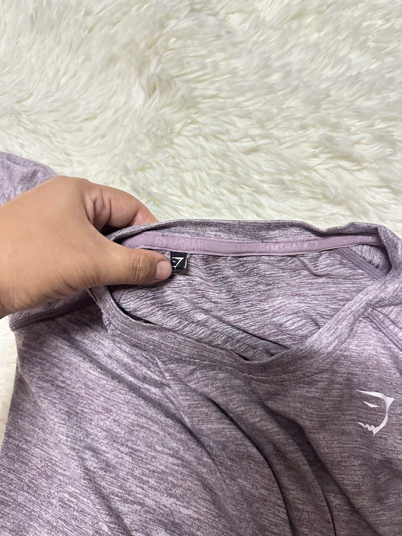 Gymshark crop top long sleeves (Category: Activewear) located in Antipolo. Submitted by swertecat (Listing ID 1459781711, Image 2). Description: Cut tag but authentic May hairline crack print sa logo.