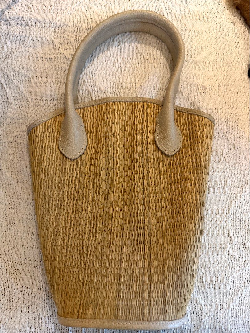 Halo halo Bag (Category: Tote Bags) located in Paranaque City. Submitted by izdeclutters (Listing ID 1459755729, Image 1). Description: .