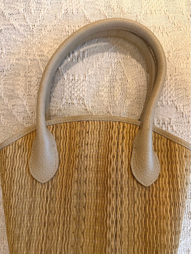 Halo halo Bag (Category: Tote Bags) located in Paranaque City. Submitted by izdeclutters (Listing ID 1459755729, Image 2). Description: .