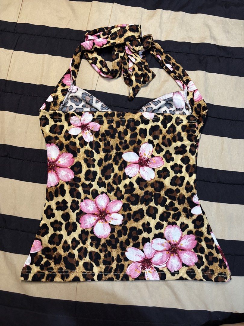 Halter Top Sleeveless Brown (Category: Sleeveless) located in Pasay City. Submitted by marliencalimag (Listing ID 1459788168, Image 3). Description: Used Once Stretchable Fabric Easy and Comfy to wear! RFS: Declutter Mop: Gcash Mod: lalamove or JNT .