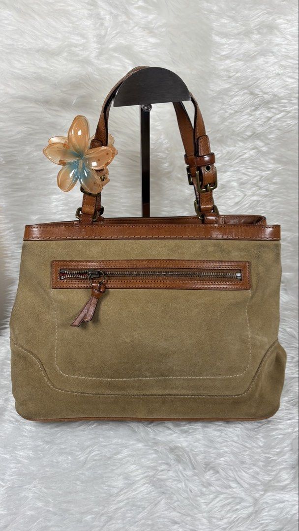 Hamptons Suede Tassel Satchel (Category: Shoulder Bags) located in Manila. Submitted by vintage_og_bagash (Listing ID 1459831900, Image 2). Description: Vintage Coach Hamptons Suede Tassel Satchel 🤎 Soft suede, brown leather details & that classic vintage charm. .