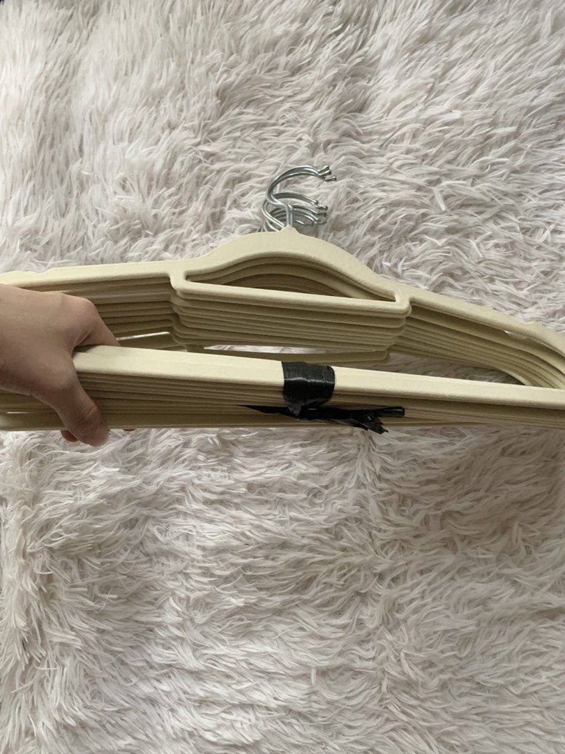 HANGER (Category: Hooks & Hangers) located in San Carlos. Submitted by findsbymiles (Listing ID 1459809673, Image 3). Description: 15 PCS FOR ₱150 TAKE ALL - can do shipping nationwide (sf will be shouldered by the buyer) pm me if interested mop: gcash | mod: jnt/spx express 📍san carlos, pangasinan.