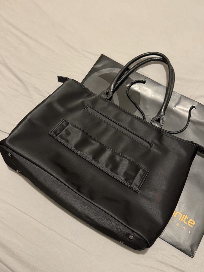Hartmann Tote Bag (Category: Tote Bags) located in San Juan City. Submitted by jae.mnl (Listing ID 1459745984, Image 2). Description: .