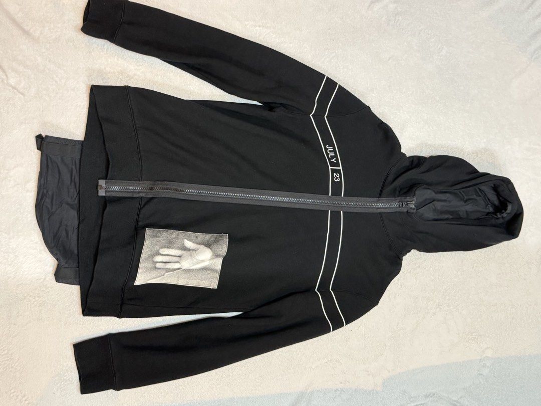 Helmut Lang hoodie (Category: Coats, Jackets and Outerwear) located in Manila. Submitted by jaimecdl (Listing ID 1459727058, Image 1). Description: HELMUT LANG HOODIE SIZE MEDIUM I ONLY USED THIS ONCE RFS; DECLUTTERING.
