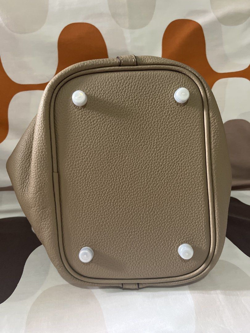 Taupe Leather Picotin Bucket Bag 22cm (Category: Luxury Bags & Wallets) located in Las Pinas. Submitted by erenrosc (Listing ID 1459737319, Image 2). Description: - Classic bucket bag style - Made from textured leather - Includes lock and key - Four protective studs on the base - Spacious interior - Comfortable top handles - Versatile for daily use.