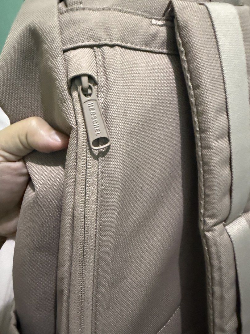 Herschel (Category: Backpacks) located in Malabon City. Submitted by jacquidc (Listing ID 1459776501, Image 3). Description: .
