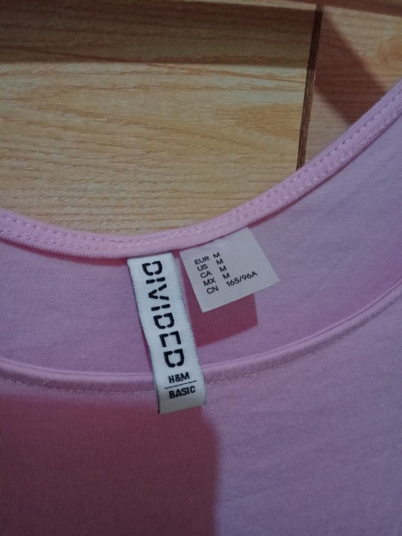 H&M | Divided Basic Pink Cropped Top Shirt ♡ Preloved ♡ (Category: Shirts) located in San Fernando. Submitted by _luxielleph (Listing ID 1459730650, Image 2). Description: ✨️ pls manage expectation on preloved items✨️ - Pink cropped top from H&M Divided - Features a scoop neckline and short sleeves - Stylish V-neck detail on the back - Very small, almost unnoticeable hole near the hem - Ideal for everyday casual wear.