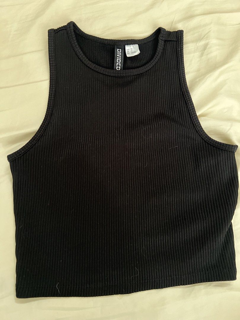 H&M Black Crop Top (Category: Sleeveless) located in Pasig City. Submitted by crybaby666 (Listing ID 1459743622, Image 1). Description: .