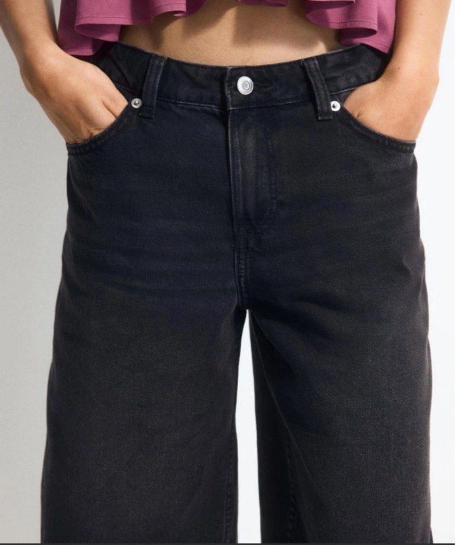 H&M Black Denim Bermuda Shorts (Category: Shorts) located in Paranaque City. Submitted by mykindofclothing (Listing ID 1459782141, Image 2). Description: Cool black denim Bermuda shorts, knee-length. Perfect for casual outfits, pairs easily with any top. Follow your usual H&M sizing. This is midwaist, approx. 32in, true M size..