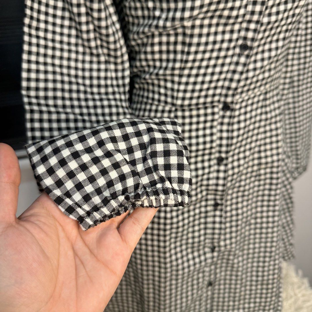 H&M Divided Black and White Gingham Button-Up Dress Size 2 (Category: Dresses) located in Malolos. Submitted by rjhouseofthrifts (Listing ID 1459803797, Image 2). Description: - Cute black and white gingham dress from H&M Divided - Button-up front with a collar - Long sleeves with elastic cuffs - Flattering fit and flare silhouette - Versatile for casual or dressed-up looks.