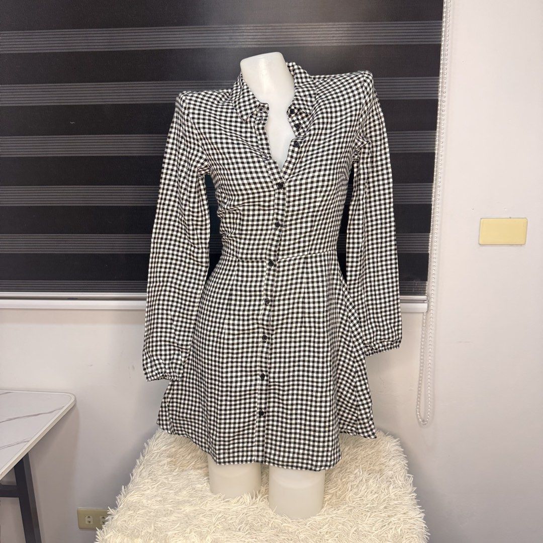 H&M Divided Black and White Gingham Button-Up Dress Size 2 (Category: Dresses) located in Malolos. Submitted by rjhouseofthrifts (Listing ID 1459803797, Image 3). Description: - Cute black and white gingham dress from H&M Divided - Button-up front with a collar - Long sleeves with elastic cuffs - Flattering fit and flare silhouette - Versatile for casual or dressed-up looks.