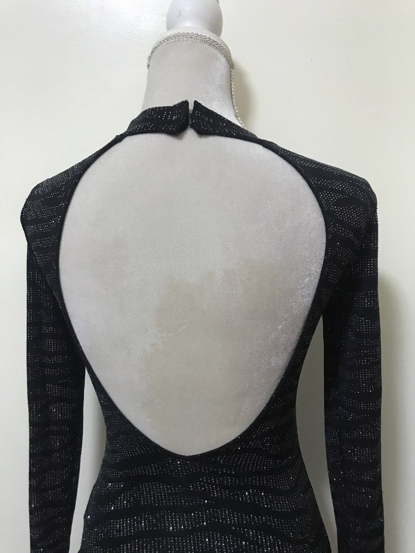 H&M Divided Black Sparkly Long Sleeve Bodysuit (Category: Others Tops) located in Manila. Submitted by airamef28.closet (Listing ID 1459860655, Image 2). Description: - Black long sleeve bodysuit - Sparkly details - High neckline - Low open back - Brand: H&M Divided - Perfect for parties or a night out - Style with jeans or a skirt.