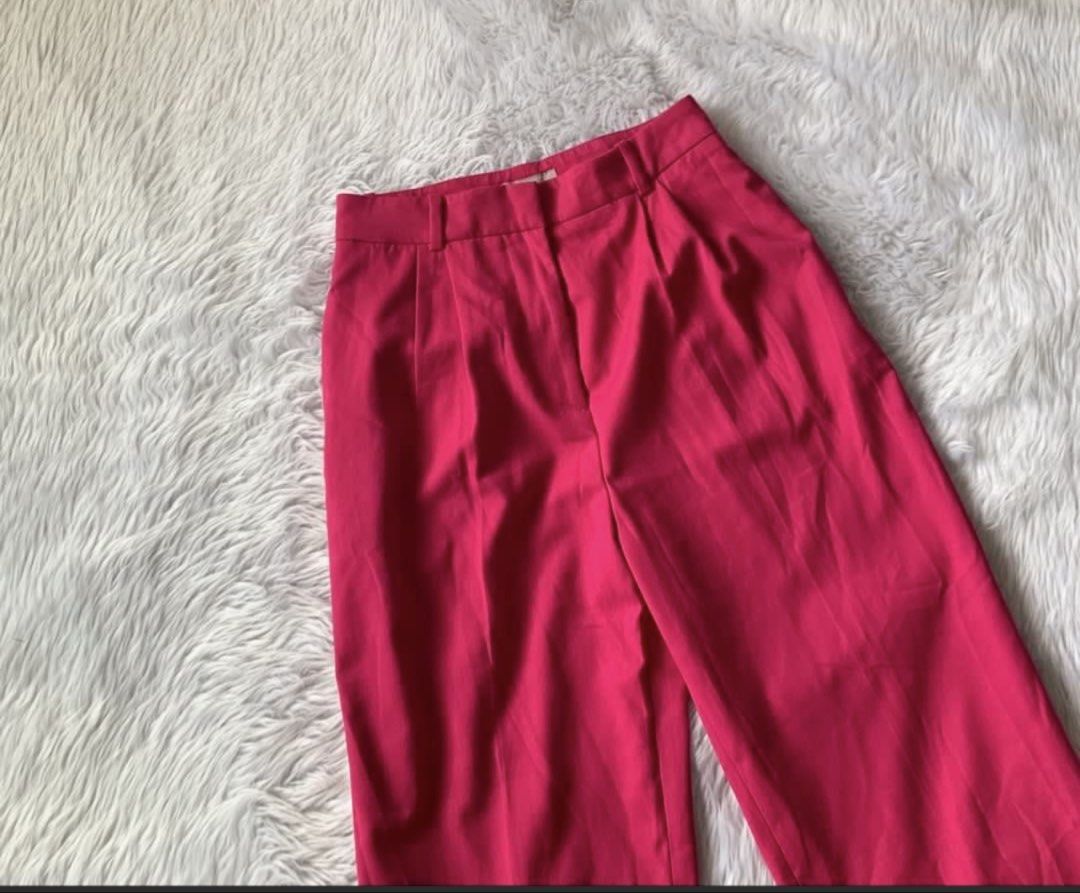 H&M fuchsia trouser (Category: Other Bottoms) located in Tacurong. Submitted by burbee05 (Listing ID 1459823738, Image 2). Description: like new size 27 highwaisted chic pleated front detail uniqlo x trouser x comfort.