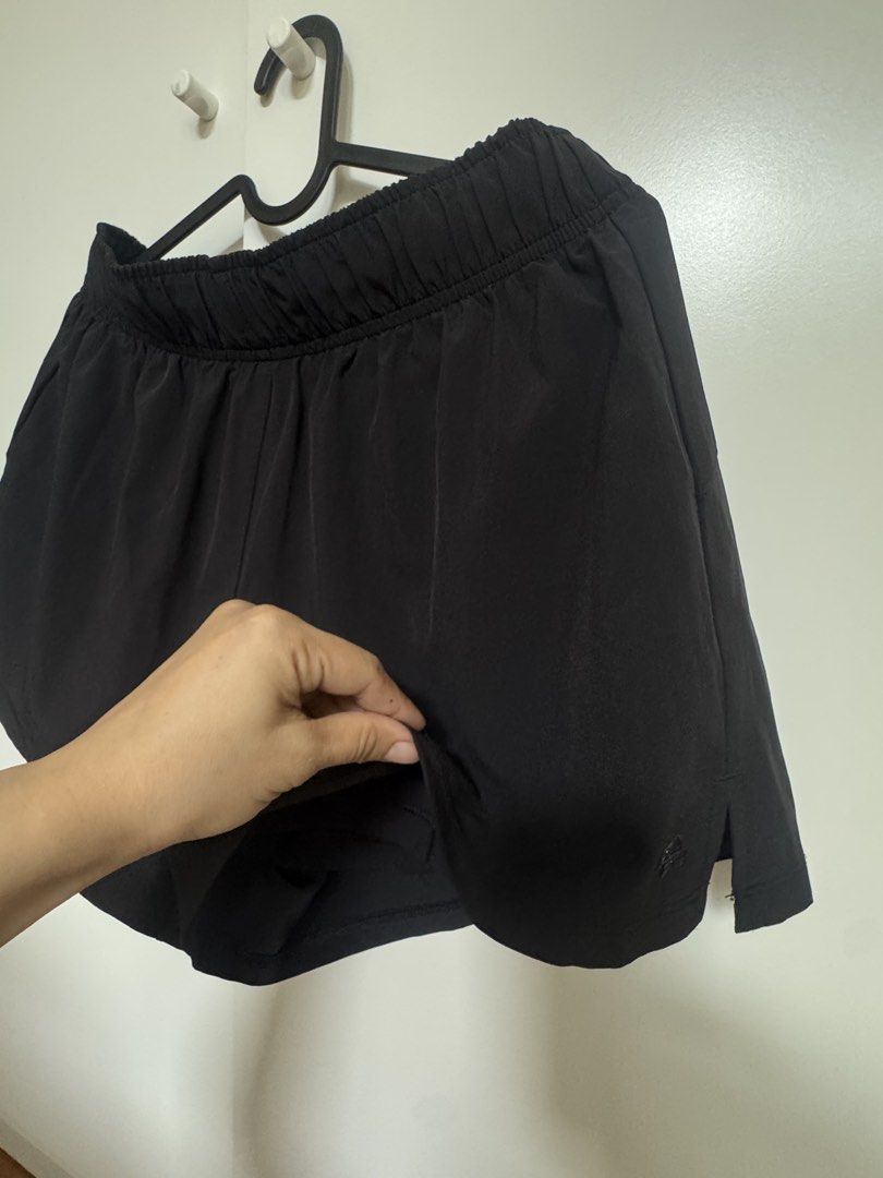 H&M Move it Activewear Shorts (Category: Activewear) located in Valenzuela. Submitted by aikeeee (Listing ID 1459822670, Image 2). Description: .