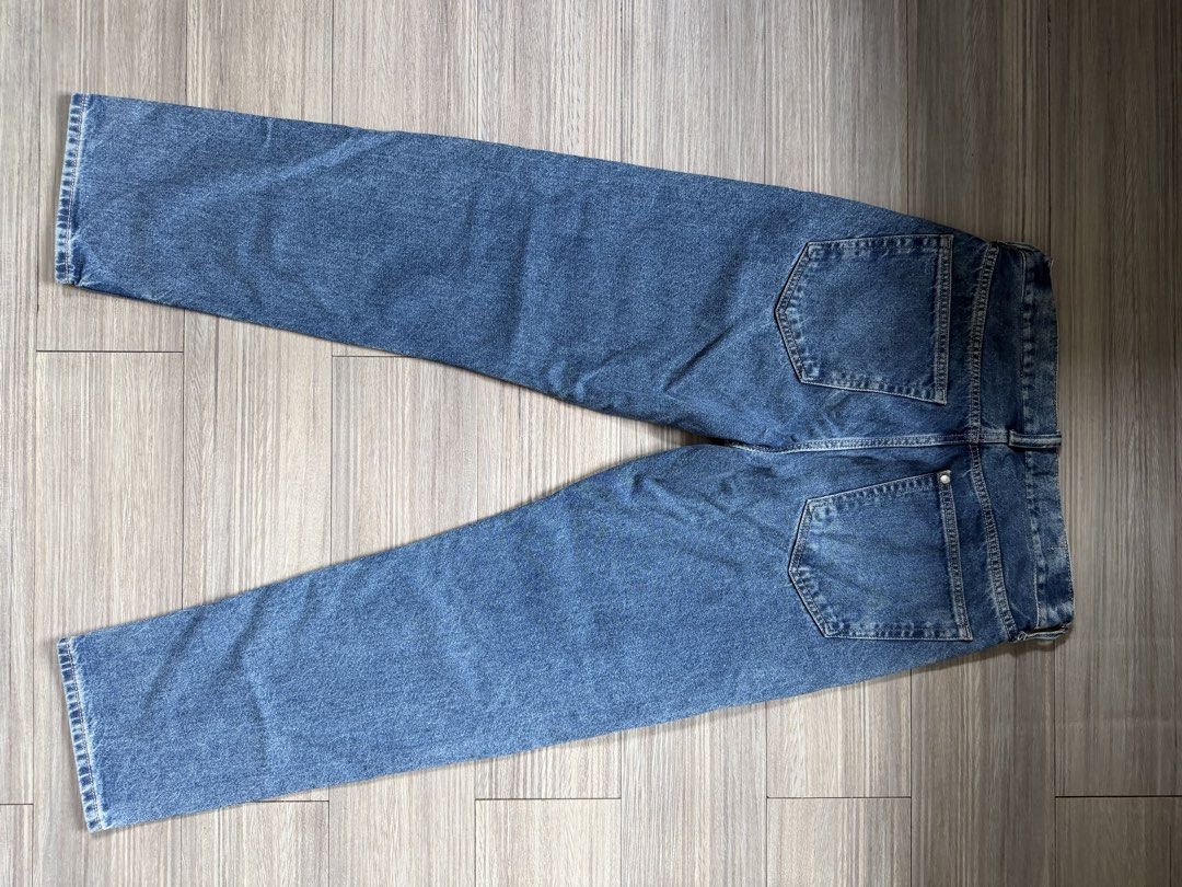 H&M Relaxed Jeans (Category: Jeans) located in Makati City. Submitted by livelaughthrift (Listing ID 1459731872, Image 2). Description: H&M Relaxed Jeans Condition = Used Size 32/30 W 32 L 39 .
