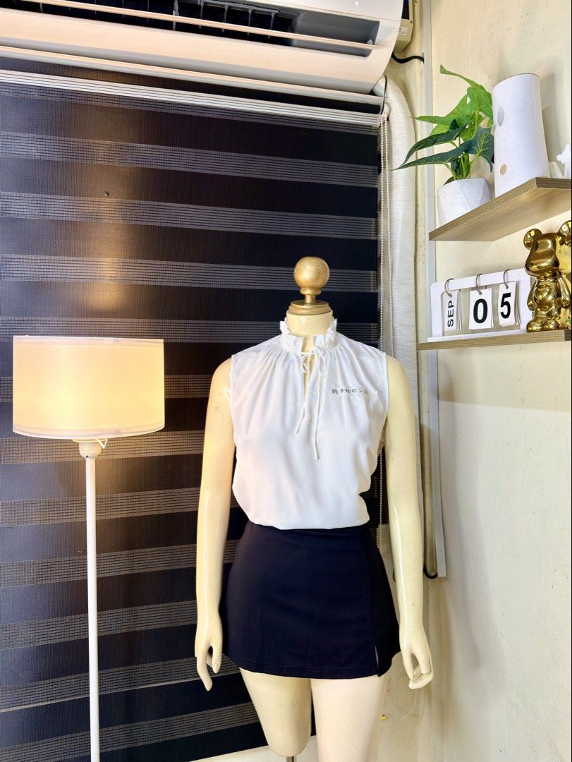 H&M SLEEVELESS TOP (A8) (Category: Sleeveless) located in Bulacan. Submitted by nicolaiscloset (Listing ID 1459735830, Image 2). Description: .